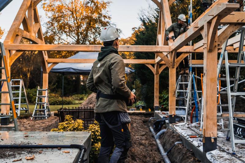 Een eiken frame opbouwen: vakmanschap in zijn puurste vorm