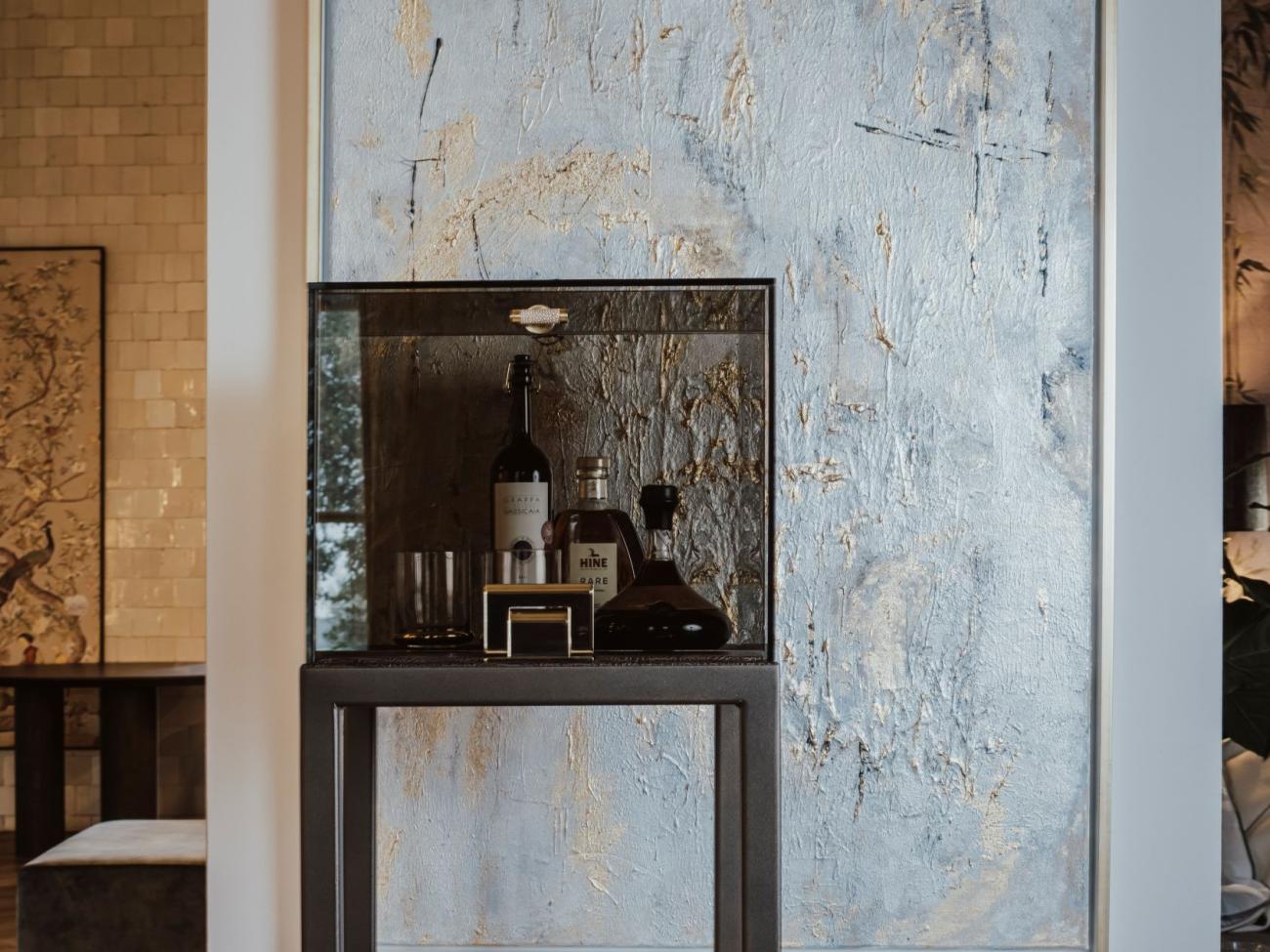 Het vergeten detail: Waarom een likeurkabinet zorgt voor het ultieme 'thuisgevoel'