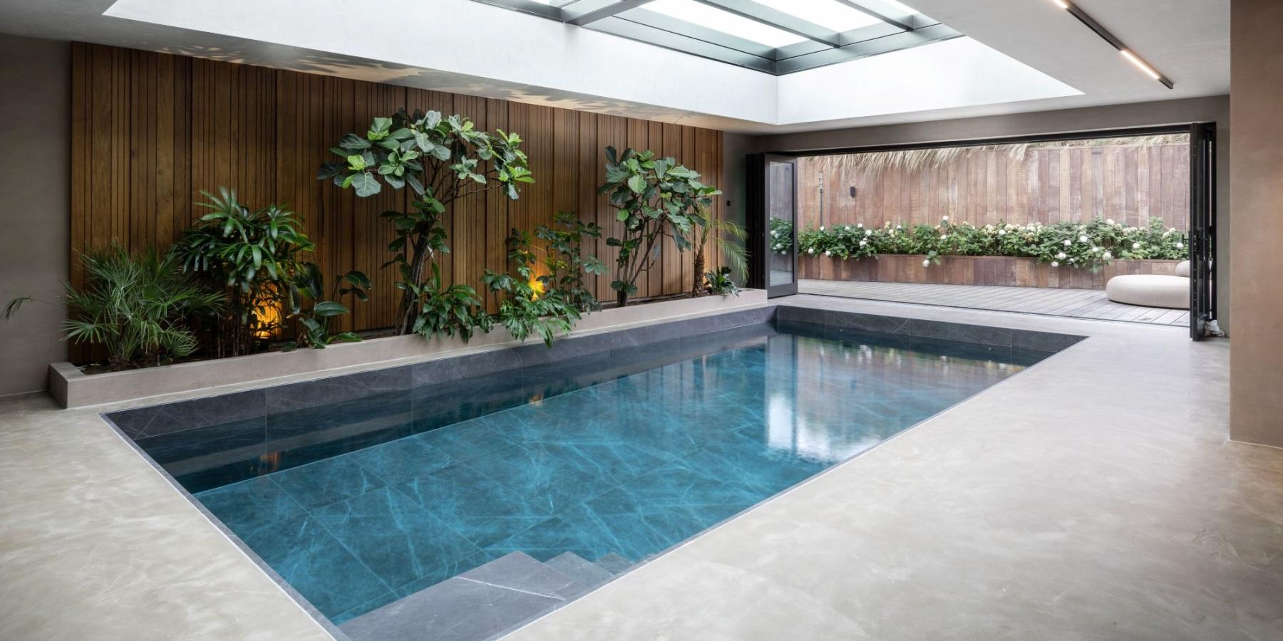 Binnenzwembad of buitenzwembad: wat past bij uw levensstijl?