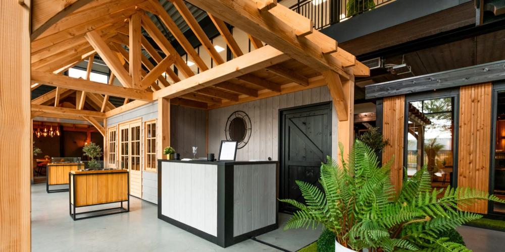 Zadeldak vs. Plat dak: wat past bij uw buitenverblijf?