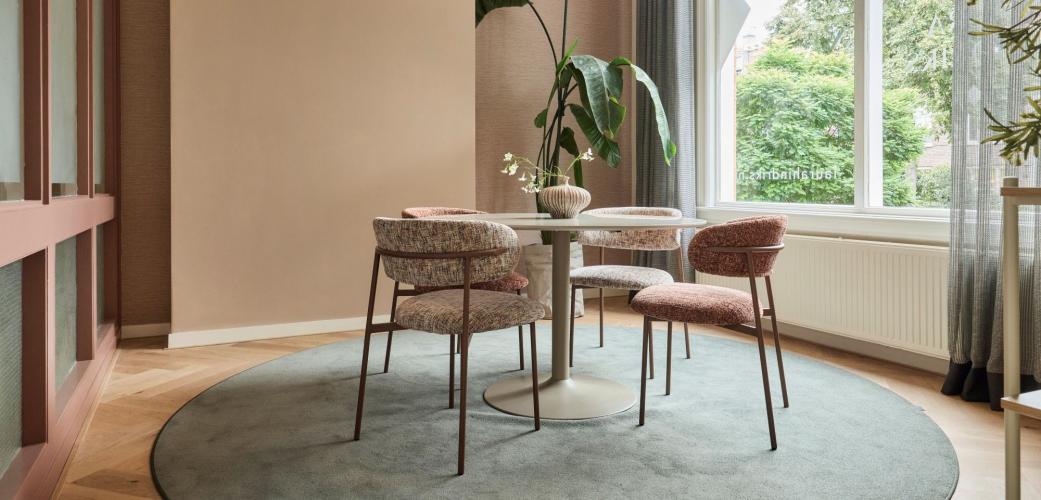 Een nieuwe studio voor Laura Hindriks: een plek waar interieur, kunst en kleur samenkomen