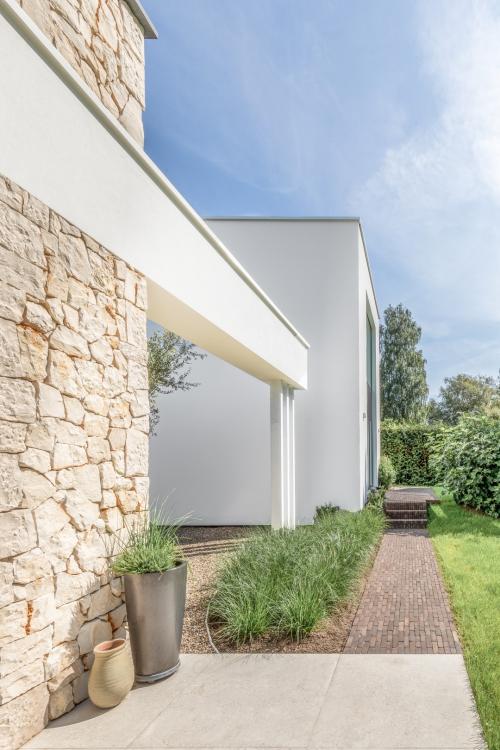 Christophe Baetens Architecten stenen afwerking luxe villa