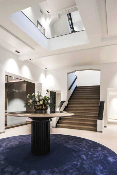 Casper Schwartz luxe entree