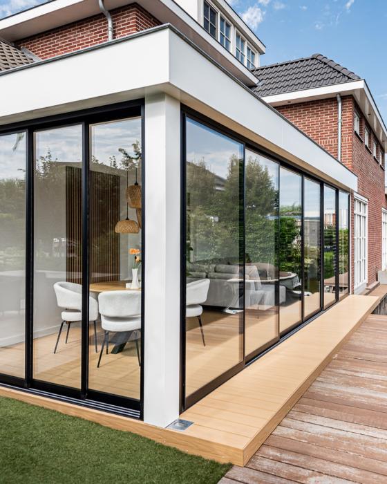 luxe overkapping met glazen schuifdeuren