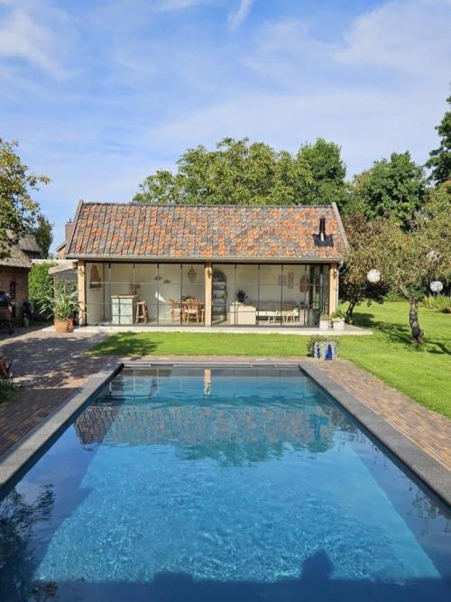 luxe poolhouse