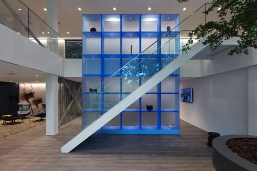 Modern design door Burobas