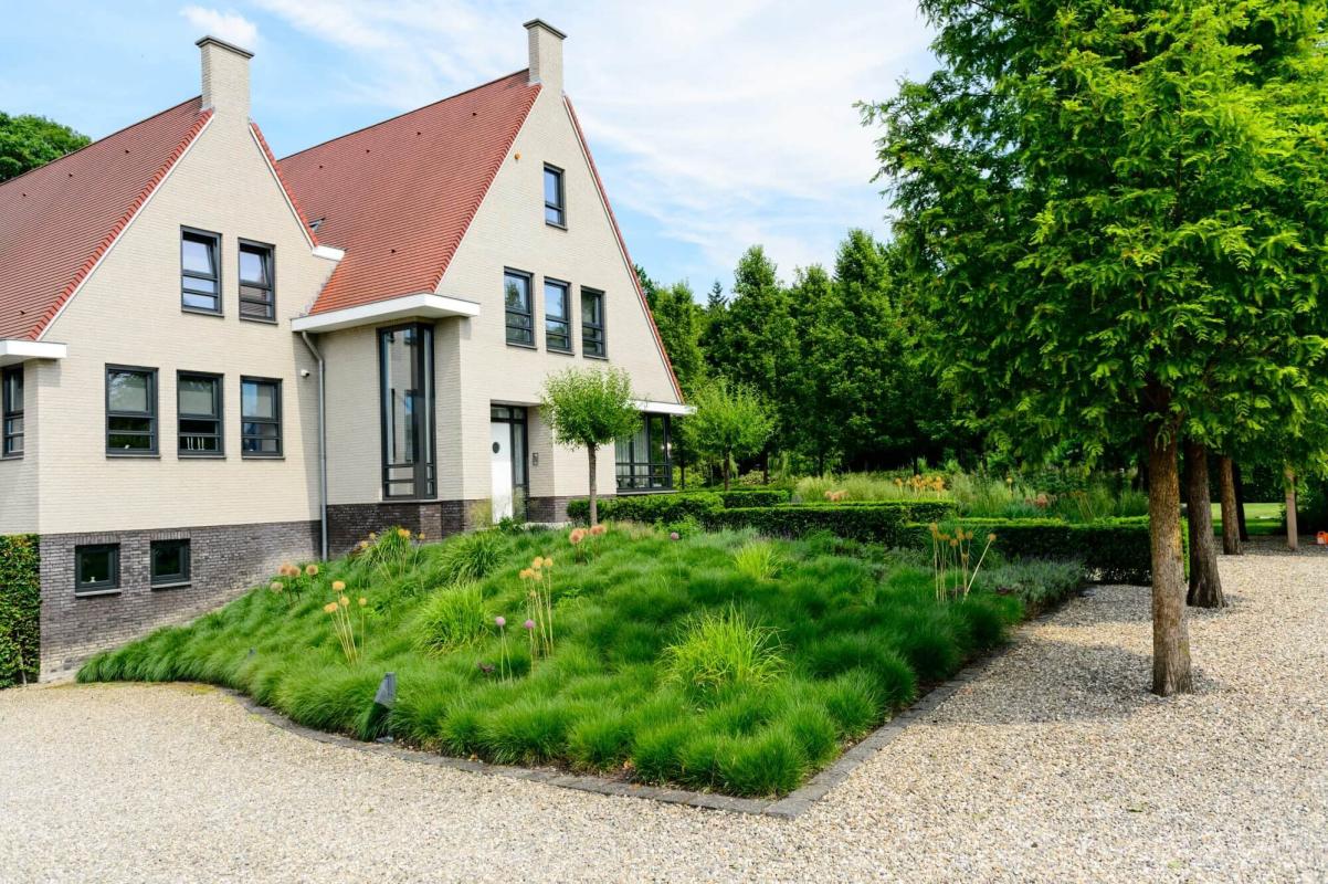oprit bij villa