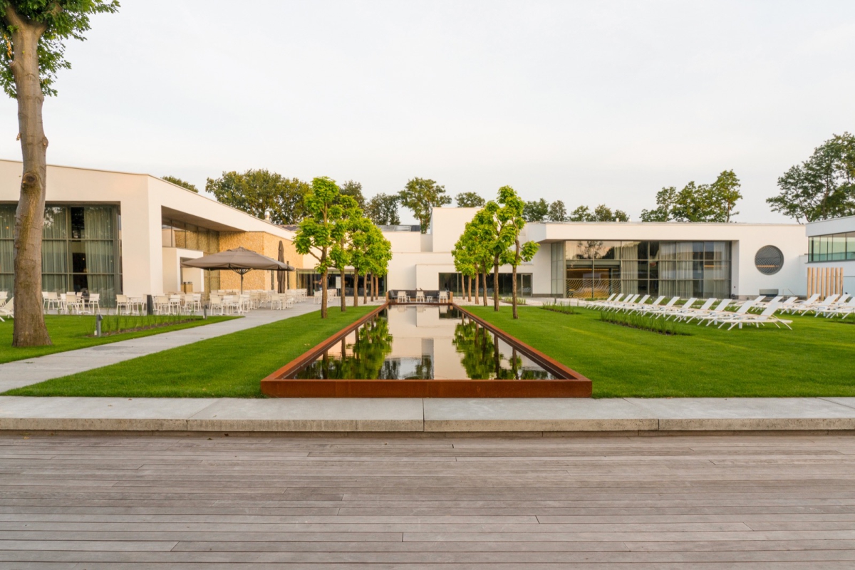 luxe tuin met vijver 