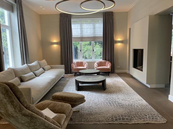 Luxe interieur met tapijt