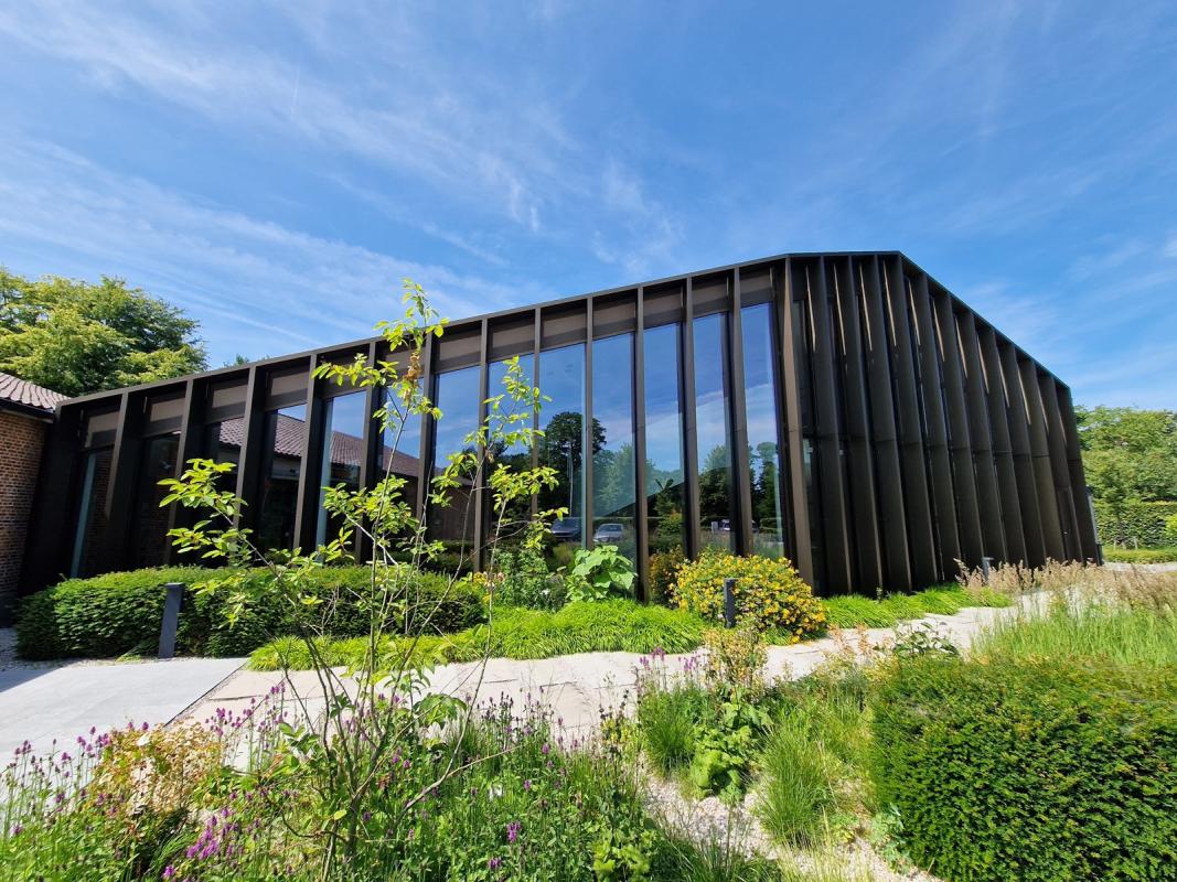 bedrijf met luxe tuinontwerp