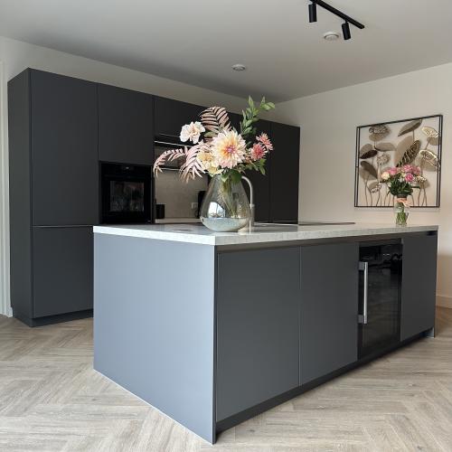 Moderne elegantie met eenheid in materiaal en kleur