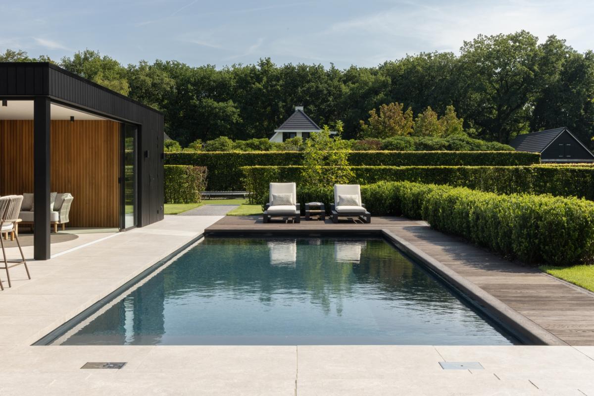 luxe inbouwzwembad met luxe poolhouse