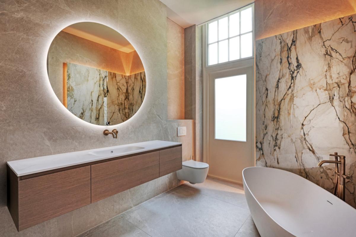 badkamer met keramische tegels