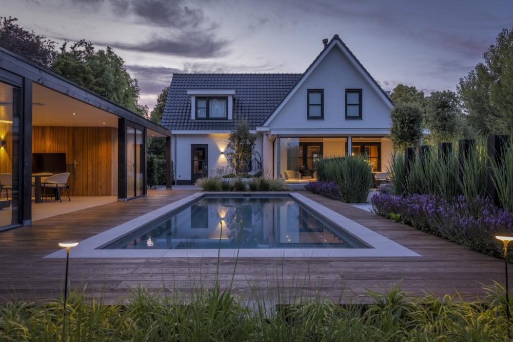 Exclusieve tuin met zwembad