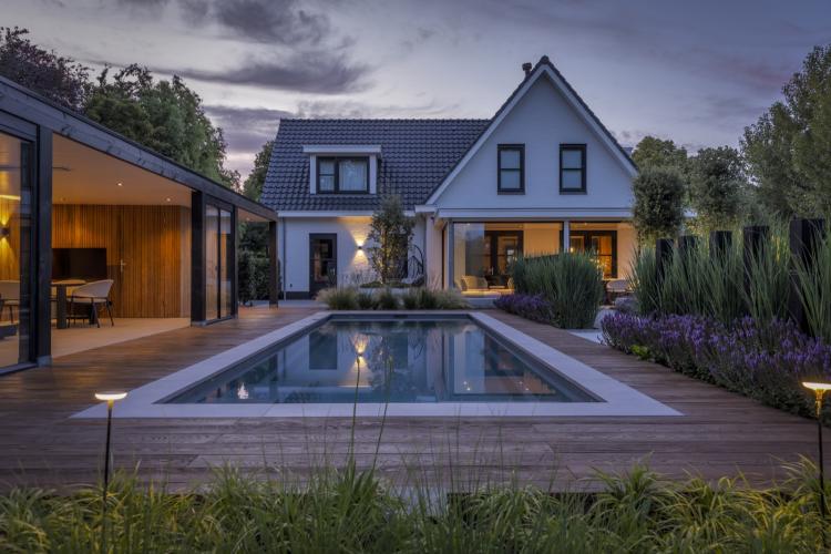 Exclusieve tuin met zwembad
