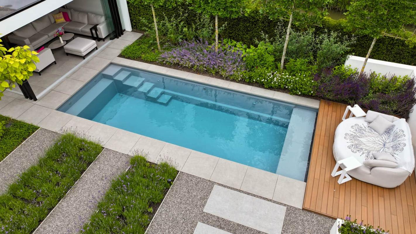 zwembad met poolhouse