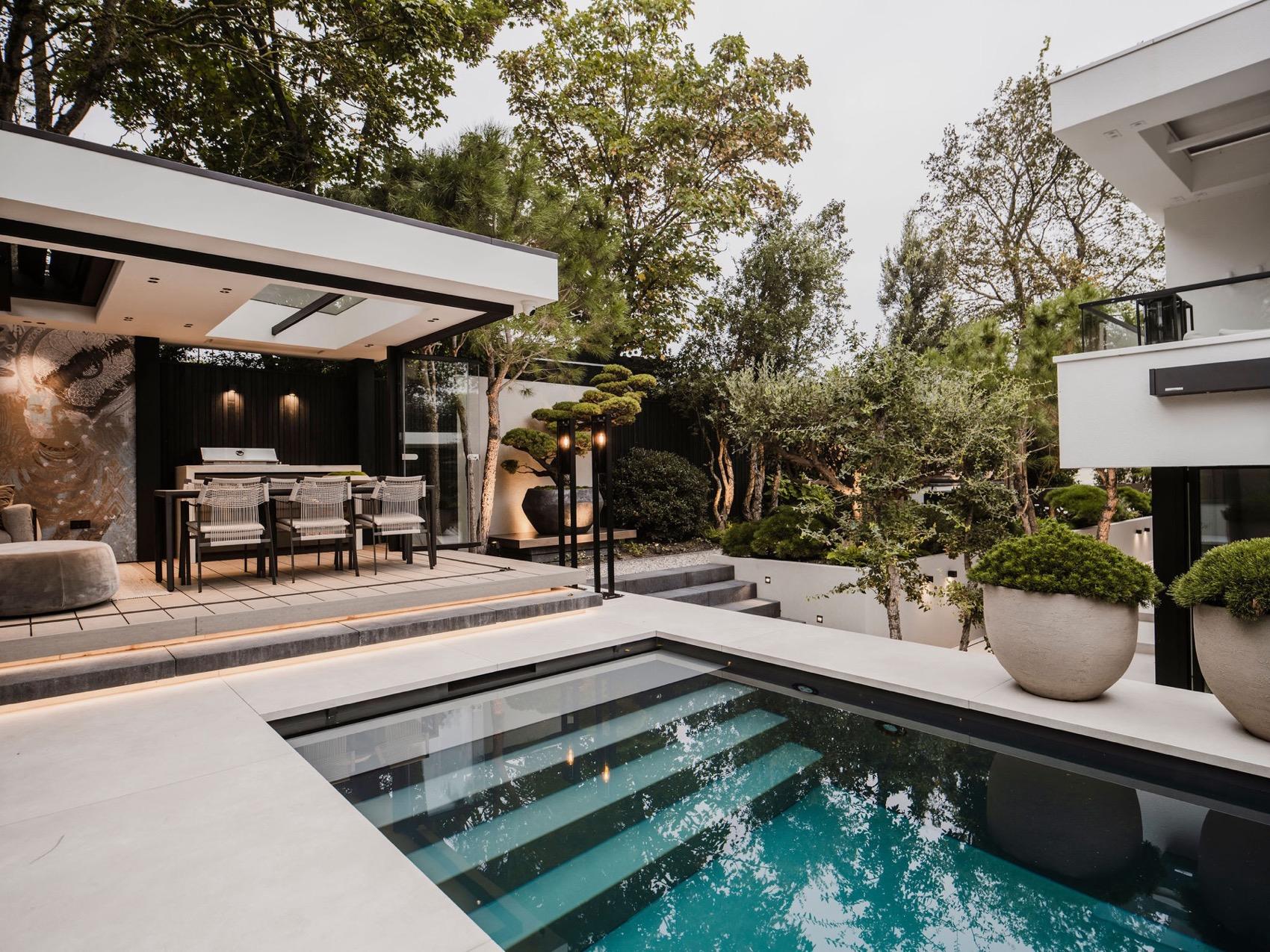 Exclusieve tuin met hoogteverschillen