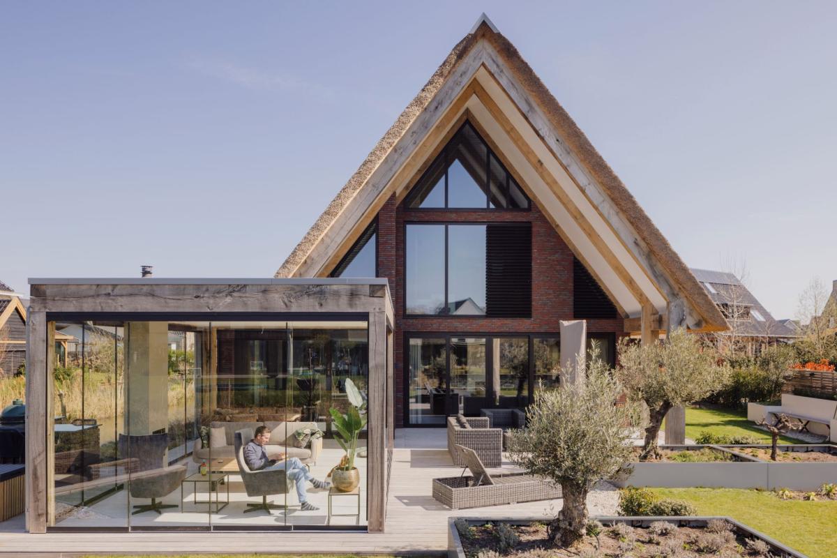 luxe woning met rietenkap