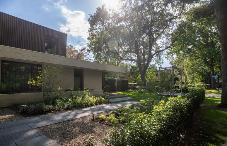 Sfeervolle tuin bij villa