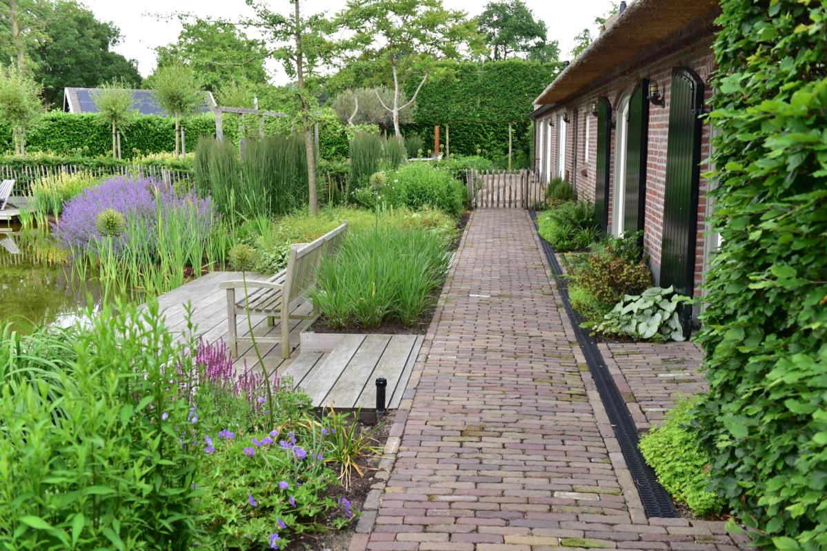 boerderij met pad