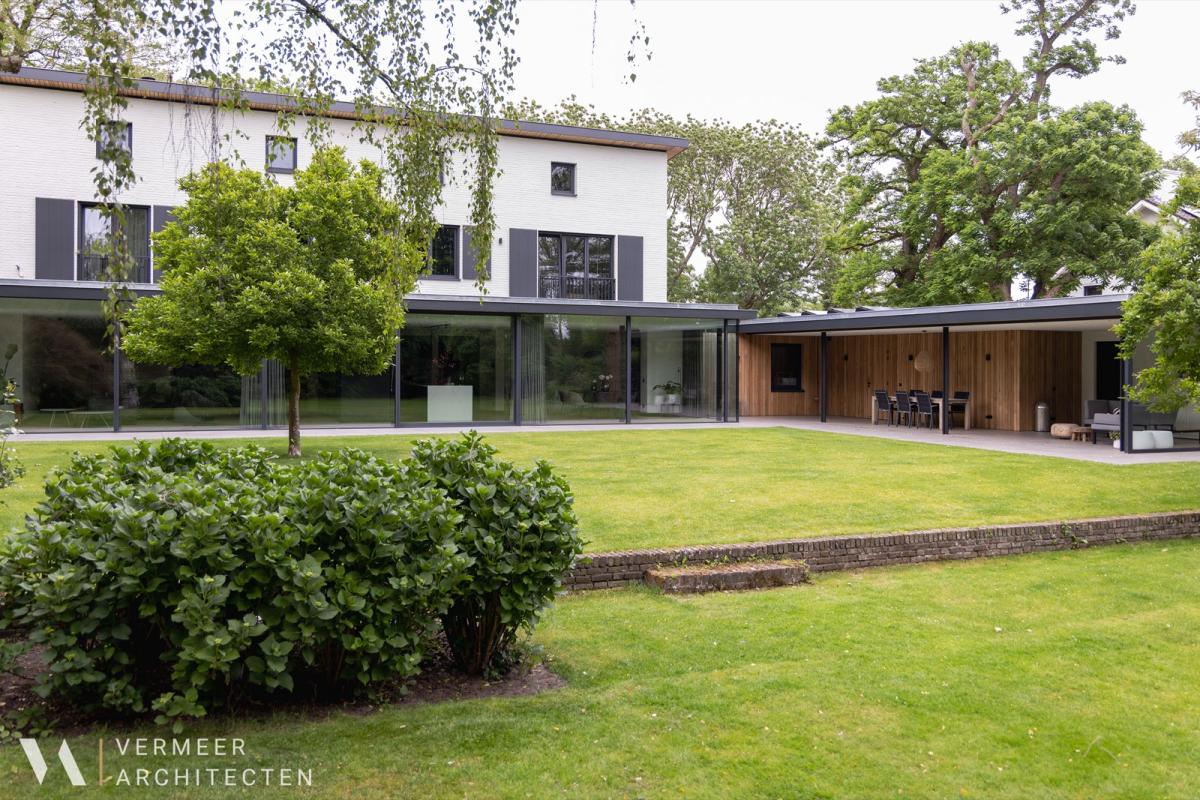 villa met luxe overkapping