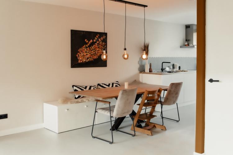 Luxe gietvloer in designinterieur