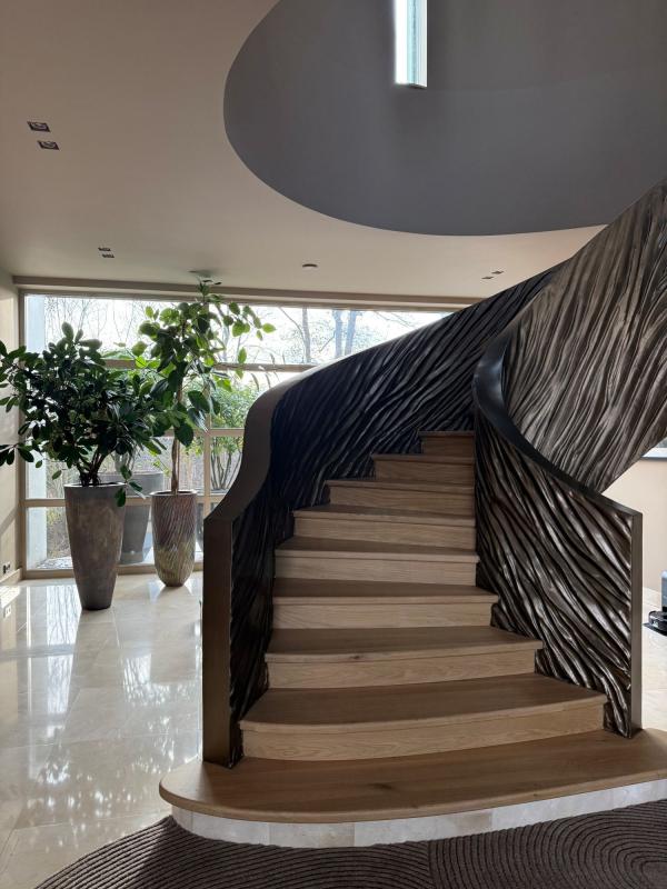 trap met wandafwerking