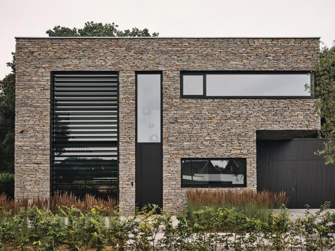 Verticale louvrepanelen villa Venray