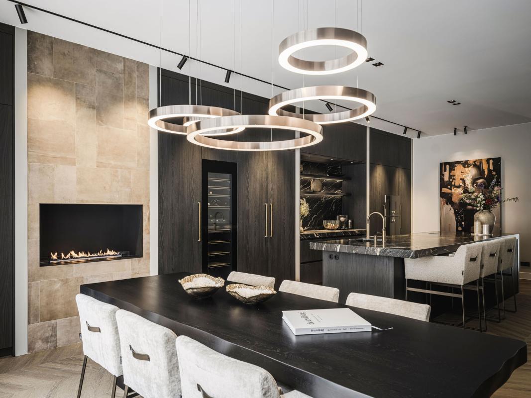 luxe keuken met eetkamer