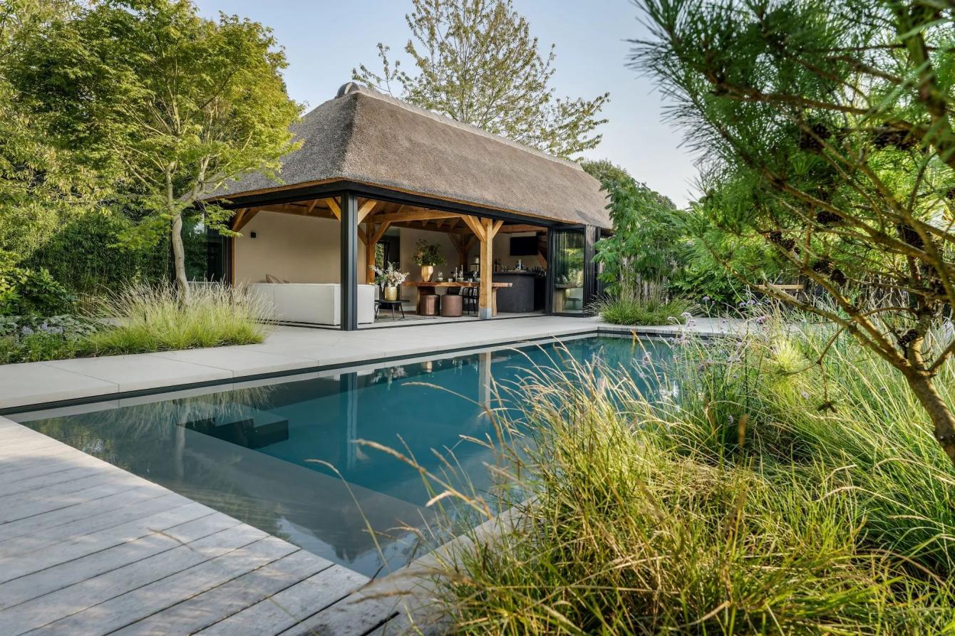 Luxe poolhouse