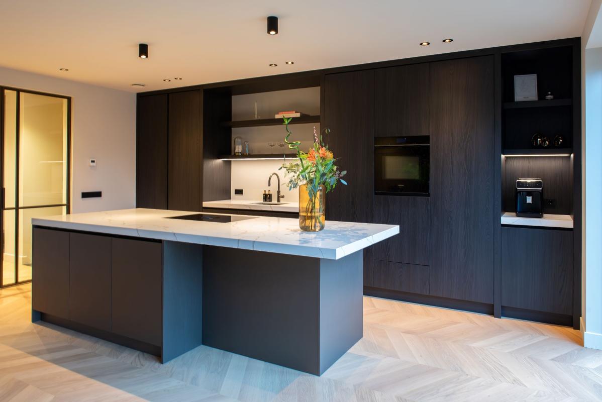 Luxe keuken met exclusief keukenblad