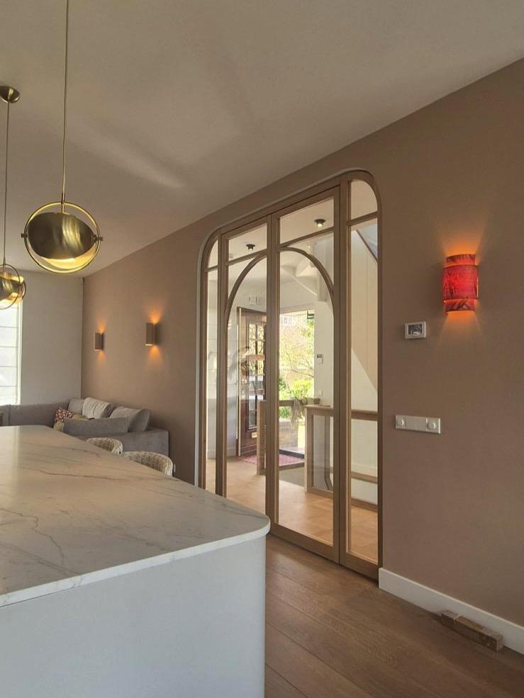 Luxe interieur met houten deuren