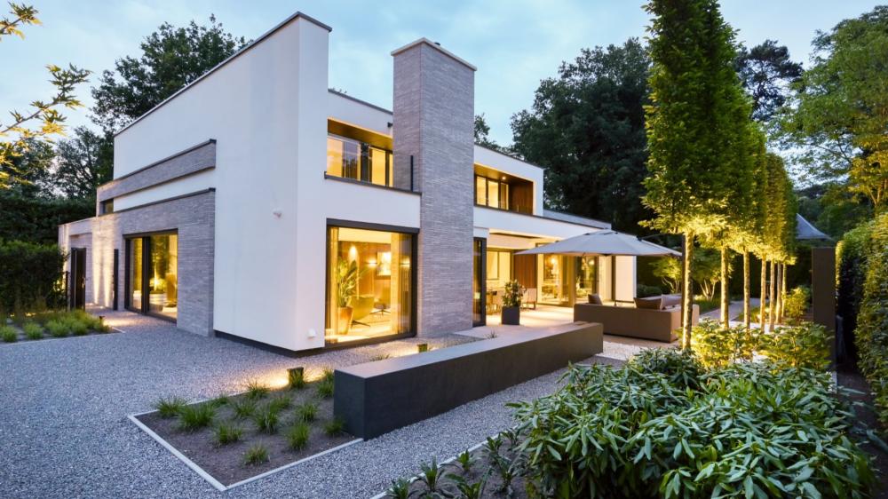 Metamorfose: jaren ’60 woning wordt luxe villa met moderne tuin
