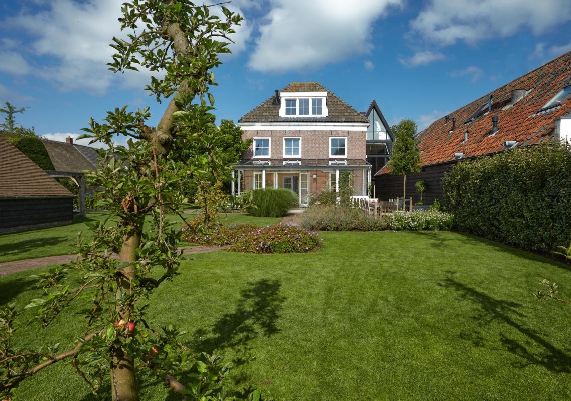gerenoveerde villa met luxe tuin