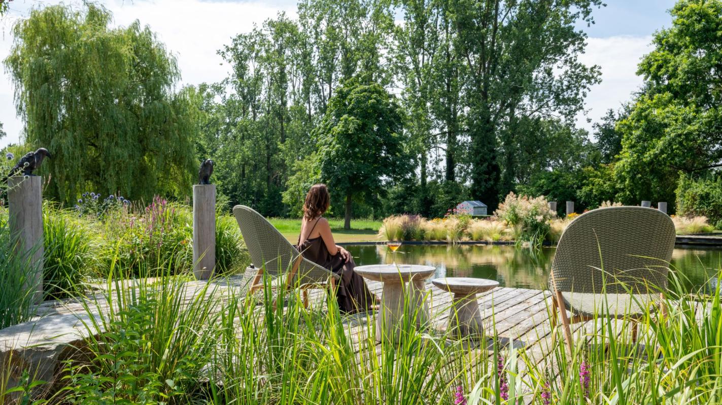 terras aan het water