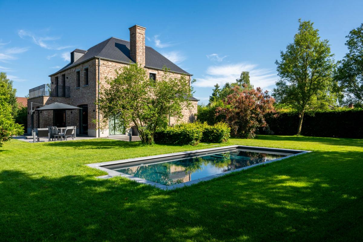 exclusieve tuin met zwembad