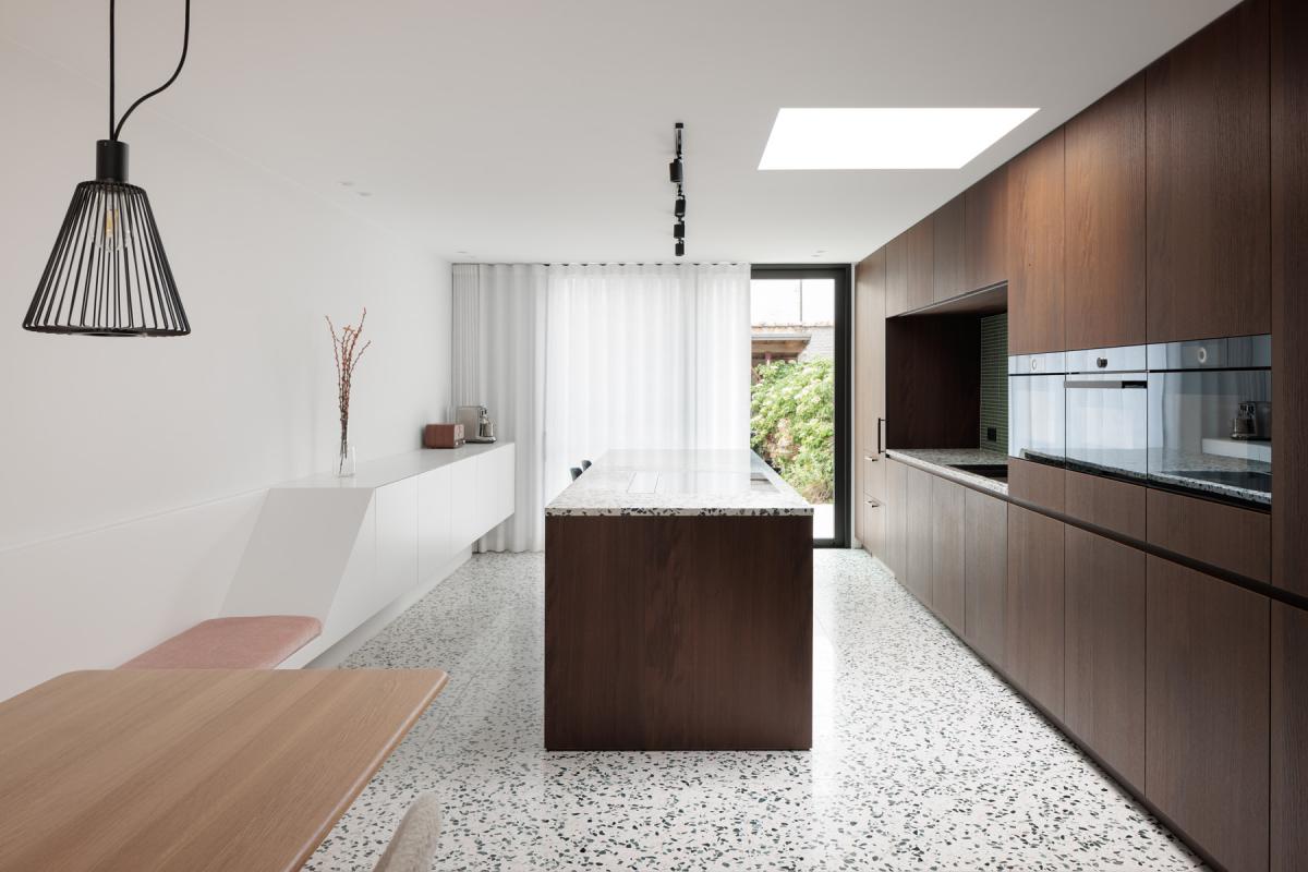 keuken met luxe huishoudelijke apparaten