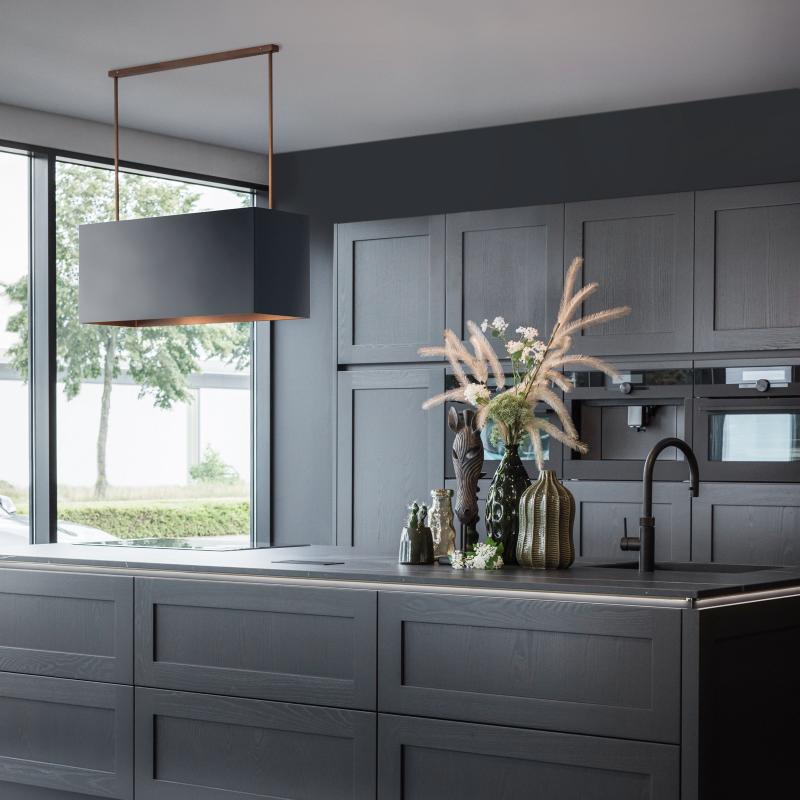 keuken met moderne afzuiging