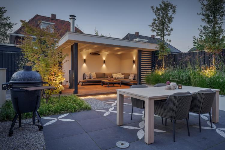 Trendy familietuin met veranda in Naarden