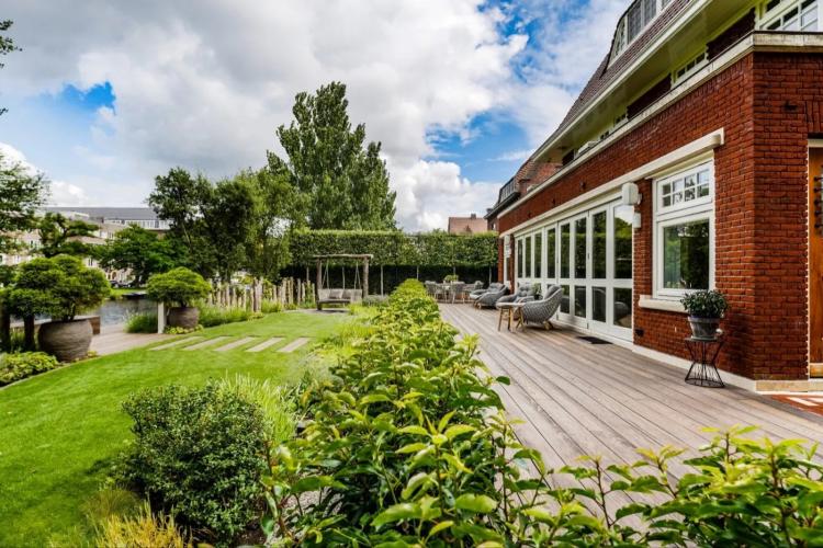 Tuinpracht aan de gracht