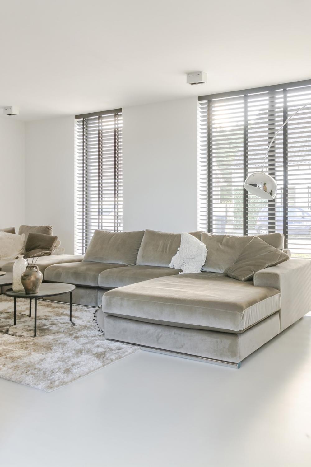 Interieur met lichte gietvloer