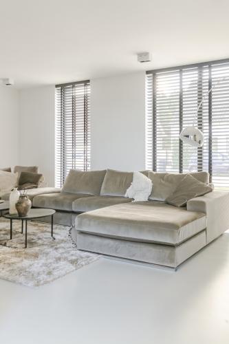 Interieur met lichte gietvloer