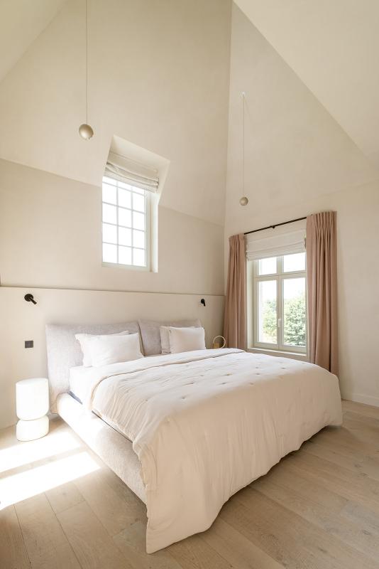 slaapkamer met luxe schilderwerk