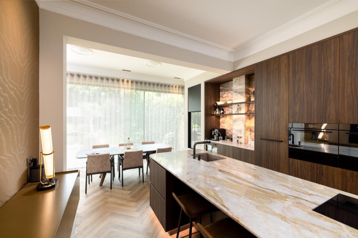 keuken met luxe keukenapparatuur