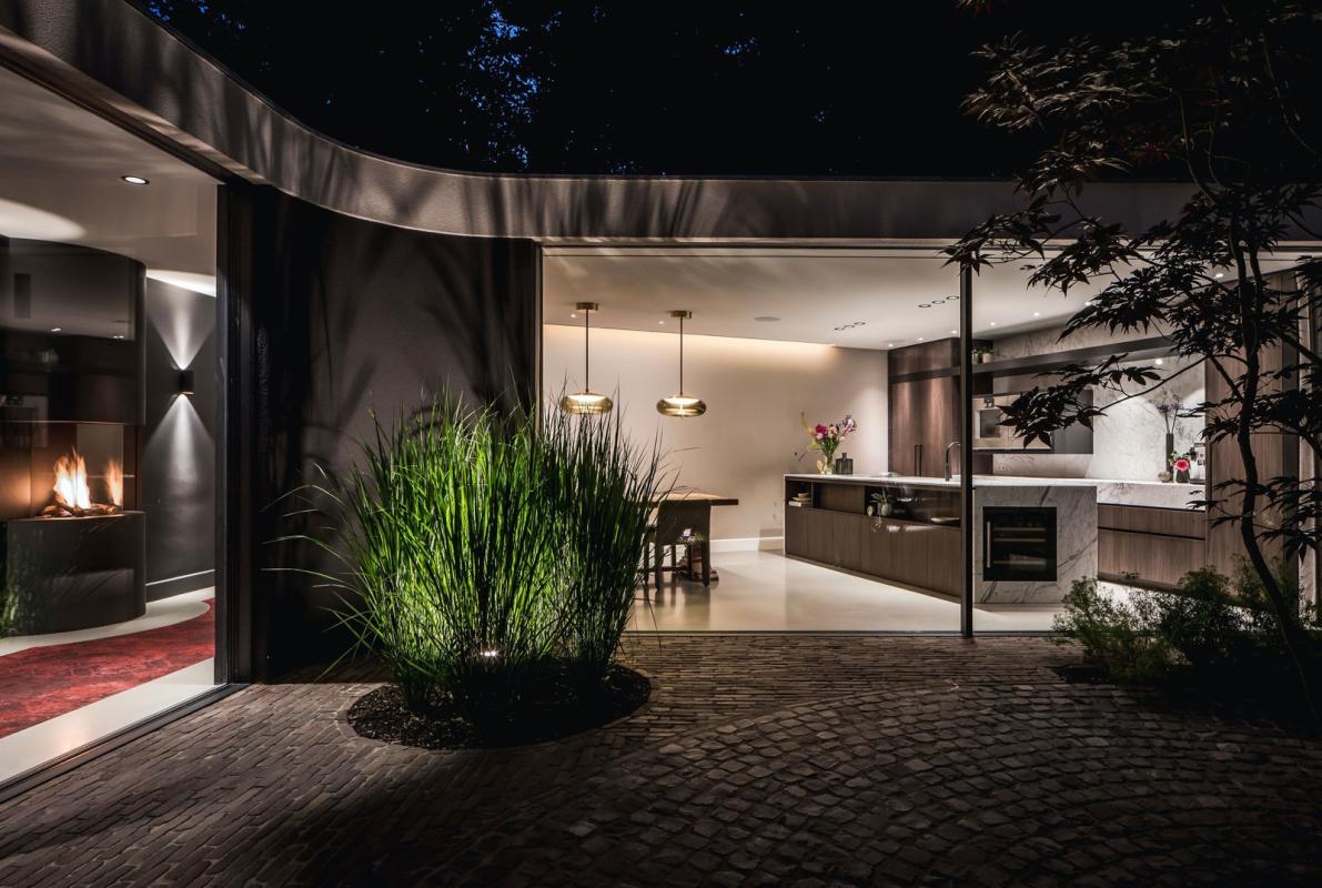 Patio met gras avond
