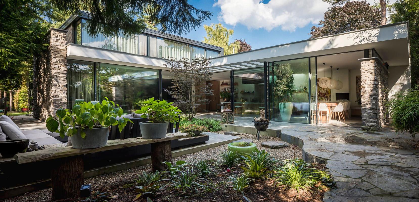 Luxe tuin met overkapping