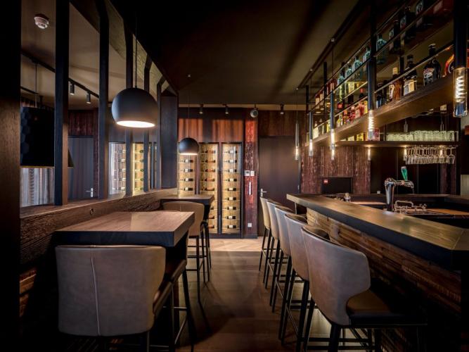 Luxe interieur penthouse met bar