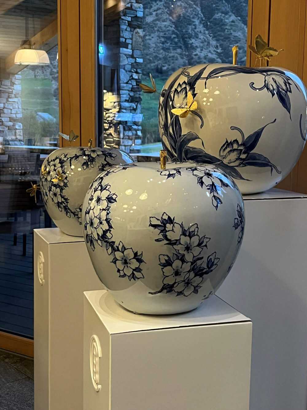 Exclusieve handgeschilderde Delfts Blauwe appels van Royal Blue Collection op golfclub