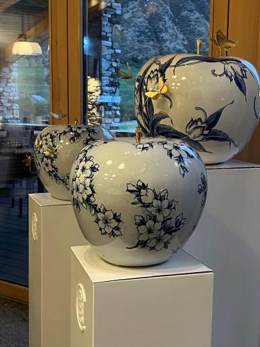 Exclusieve handgeschilderde Delfts Blauwe appels van Royal Blue Collection op golfclub