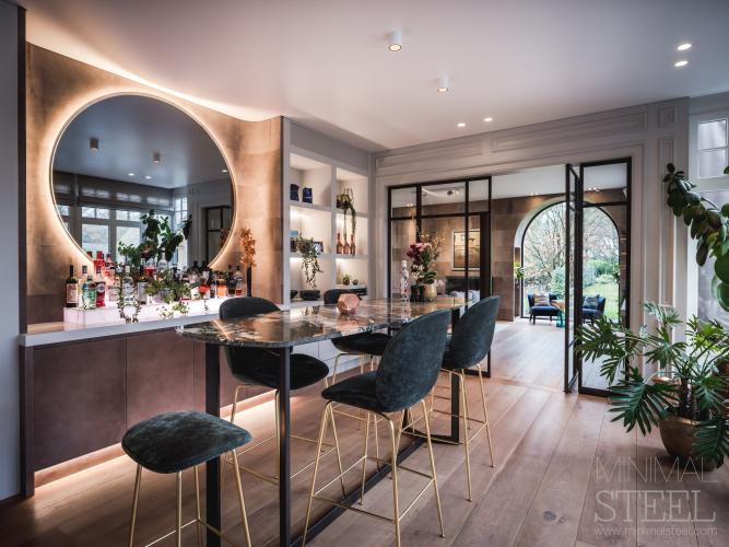 Luxe villa met Bronze Velvet stalen deuren